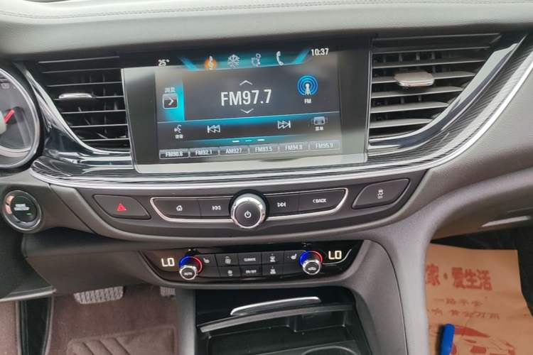 Used Buick Regal 2019 20T Elite Version China VI Standard Audio And AC Panel