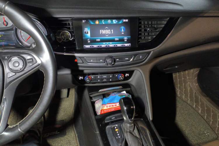 Used Buick Regal 2019 20T Elite Version China V Standard Audio And AC Panel