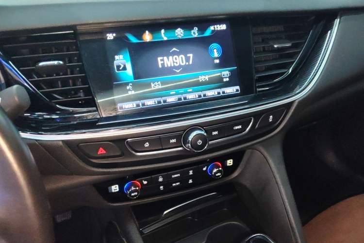 Used Buick Regal 2019 20T Elite Version China VI Standard Audio And AC Panel