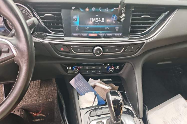 Used Buick Regal 2019 20T Elite Version China VI Standard Audio And AC Panel