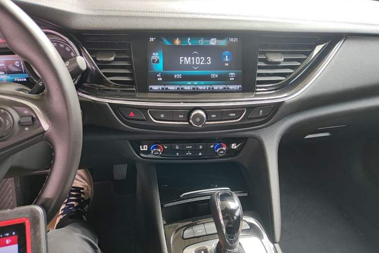 Used Buick Regal 2019 20T Elite Version China VI Standard Audio And AC Panel