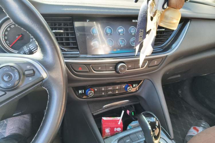 Used Buick Regal 2019 20T Elite Version China VI Standard Audio And AC Panel