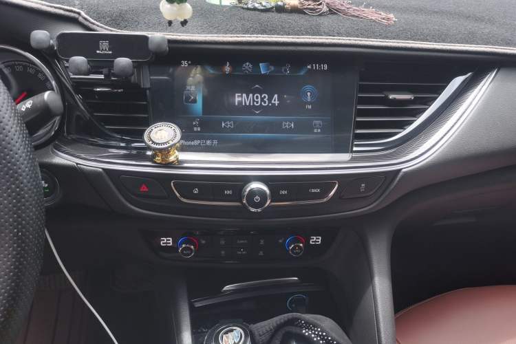 Used Buick Regal 2019 20T Elite Version China VI Standard Audio And AC Panel