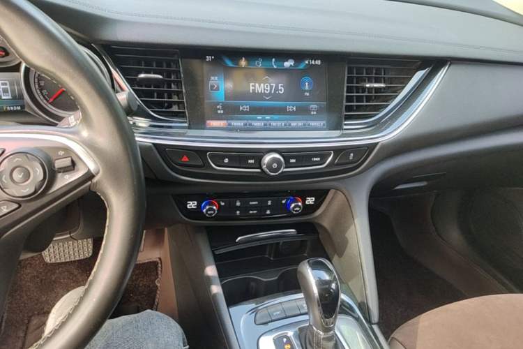 Used Buick Regal 2019 20T Elite Version China VI Standard Audio And AC Panel