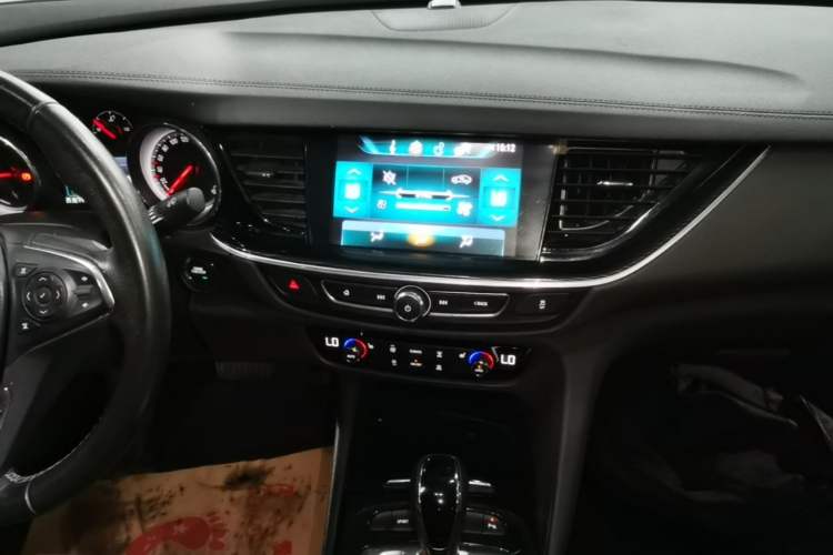 Used Buick Regal 2019 20T Elite Version China VI Standard Audio And AC Panel