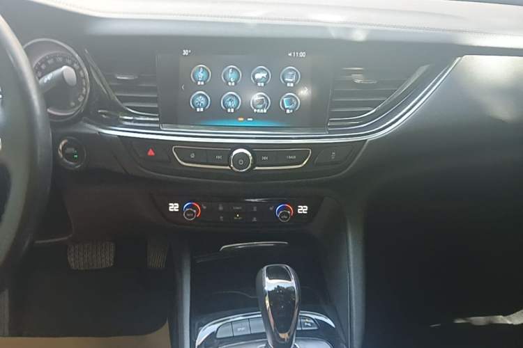 Used Buick Regal 2019 20T Elite Version China VI Standard Audio And AC Panel
