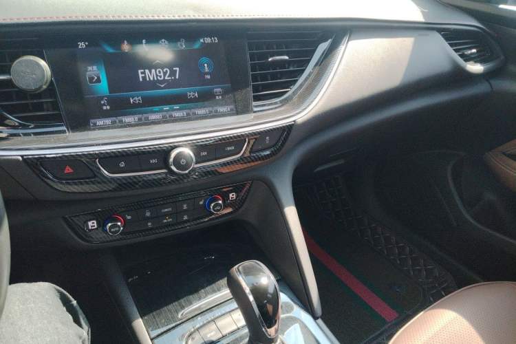 Used Buick Regal 2019 20T Elite Version China VI Standard Audio And AC Panel