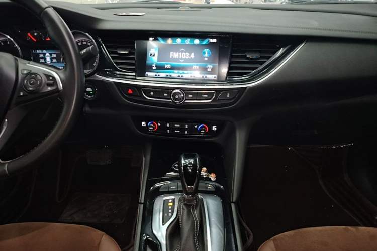 Used Buick Regal 2019 20T Elite Version China VI Standard Audio And AC Panel