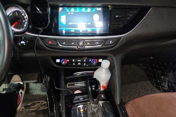 Used Buick Regal 2019 20T Elite Version China VI Standard Audio And AC Panel
