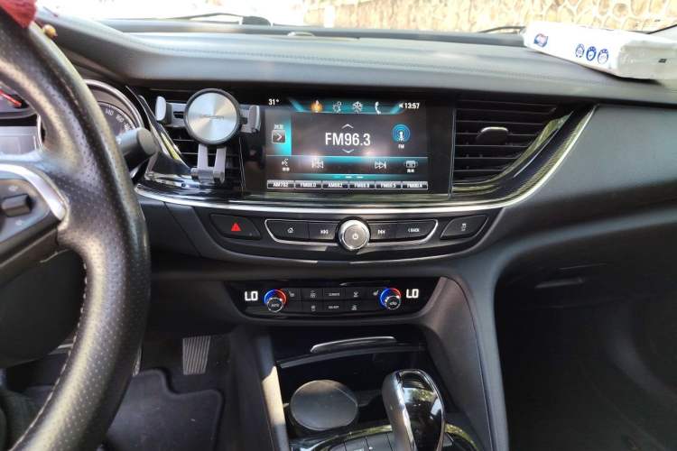 Used Buick Regal 2019 20T Elite Version China VI Standard Audio And AC Panel