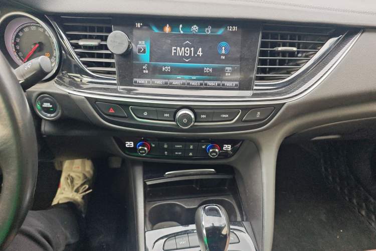 Used Buick Regal 2019 20T Elite Version China V Standard Audio And AC Panel