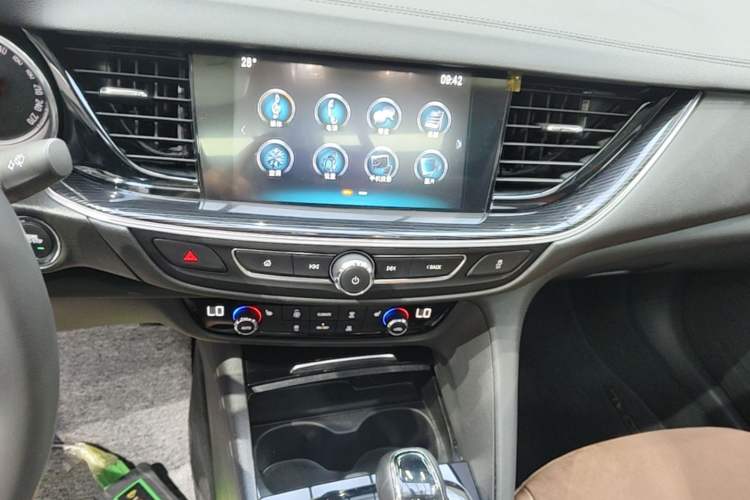 Used Buick Regal 2019 20T Elite Version China VI Standard Audio And AC Panel