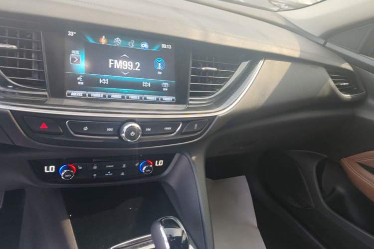 Used Buick Regal 2019 20T Elite Version China VI Standard Audio And AC Panel