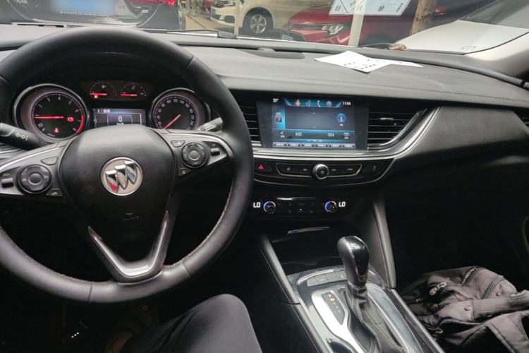 Used Buick Regal 2019 20T Elite Version China VI Standard Center Console