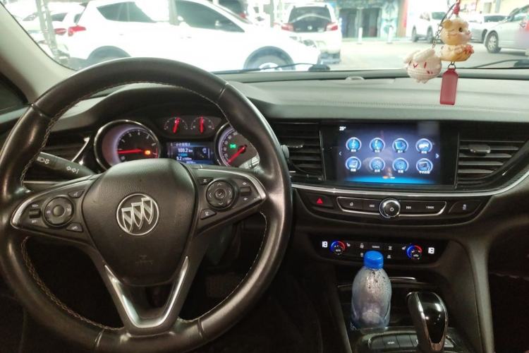 Used Buick Regal 2019 20T Elite Version China VI Standard Center Console