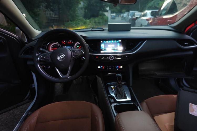 Used Buick Regal 2019 20T Elite Version China VI Standard Center Console