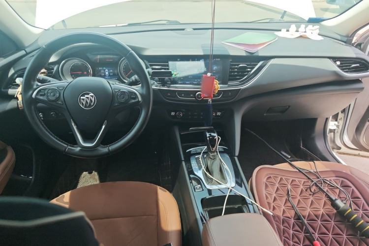 Used Buick Regal 2019 20T Elite Version China VI Standard Center Console