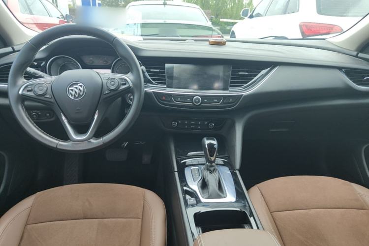 Used Buick Regal 2019 Revised 20T Luxury Version China VI Standard Center Console