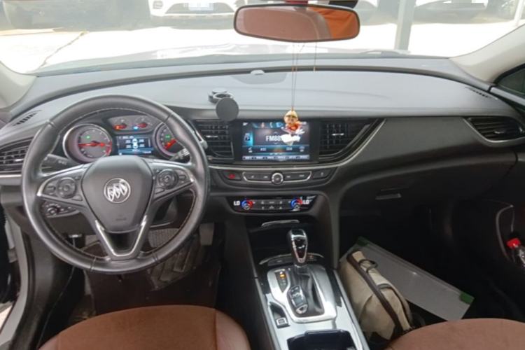 Used Buick Regal 2019 20T Elite Version China VI Standard Center Console