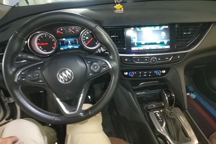 Used Buick Regal 2019 20T Luxury Model China V Standard Center Console