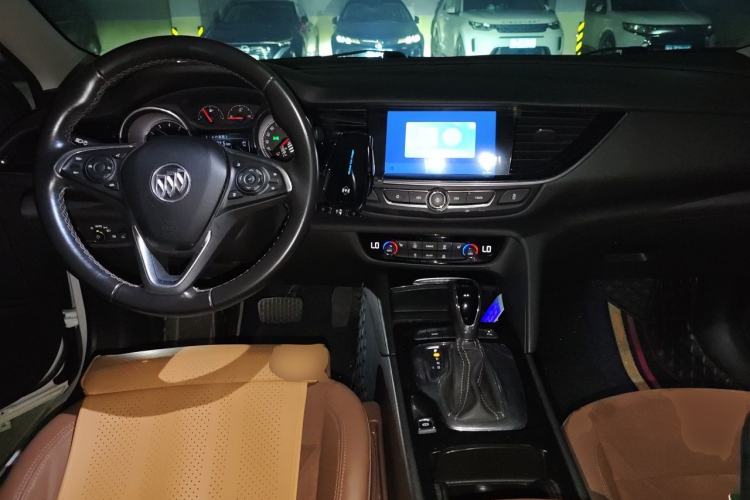 Used Buick Regal 2019 20T Elite Version China VI Standard Center Console