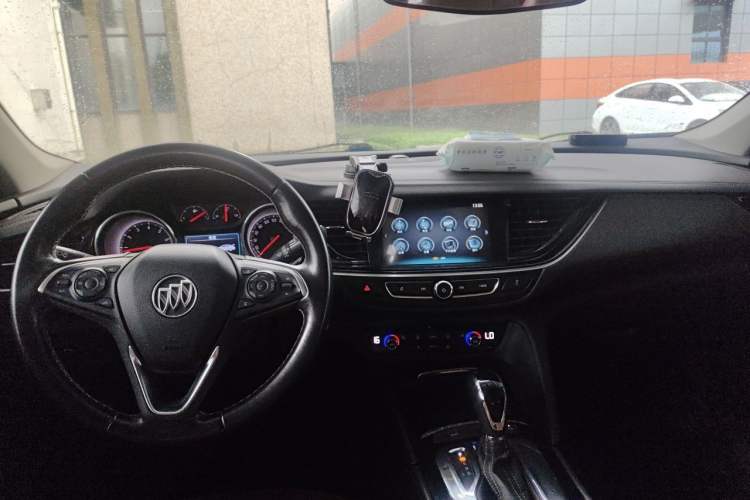 Used Buick Regal 2019 20T Elite Version China V Standard Center Console
