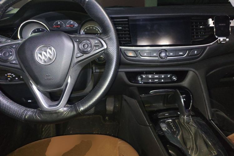Used Buick Regal 2019 20T Elite Version China VI Standard Center Console