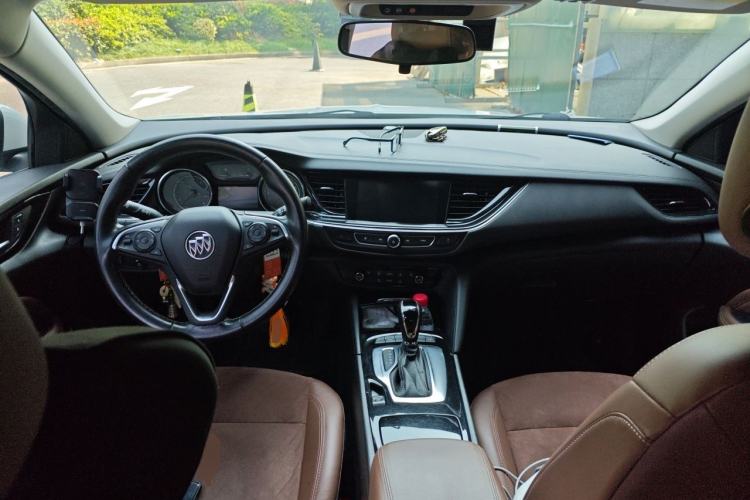 Used Buick Regal 2019 20T Elite Version China VI Standard Center Console