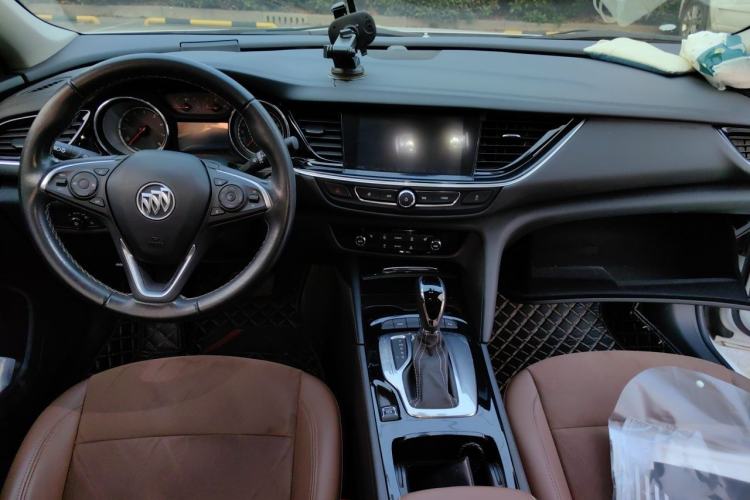 Used Buick Regal 2019 20T Elite Version China VI Standard Center Console