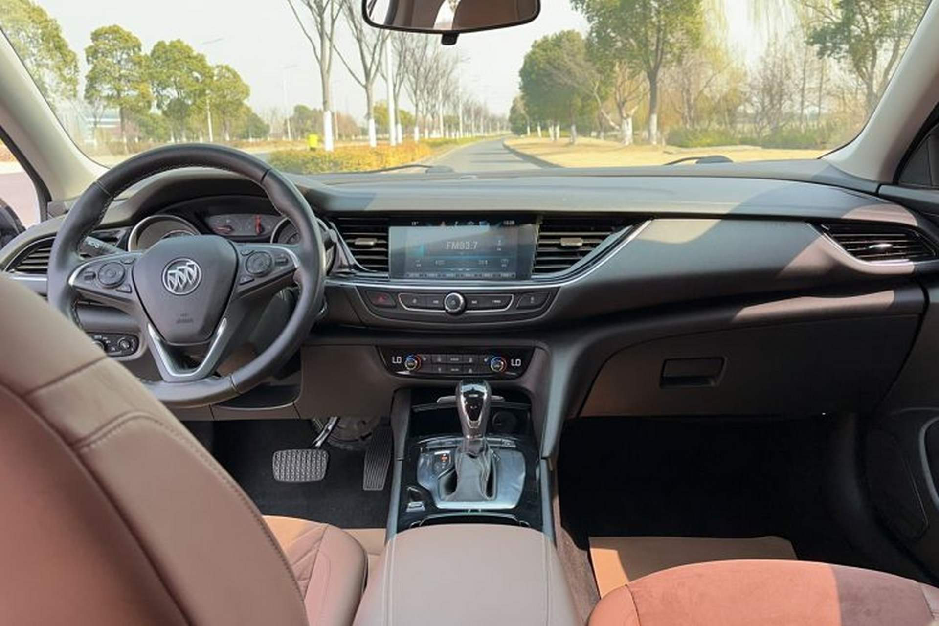 Used Buick Regal 2019 20T Elite Version China VI Standard Center Console