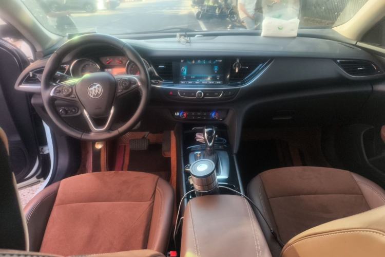 Used Buick Regal 2019 20T Elite Version China VI Standard Center Console