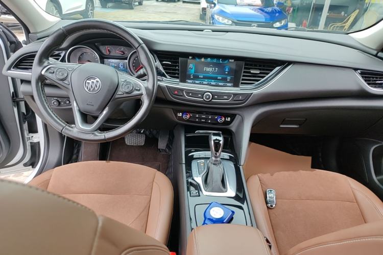 Used Buick Regal 2019 20T Elite Version China VI Standard Center Console