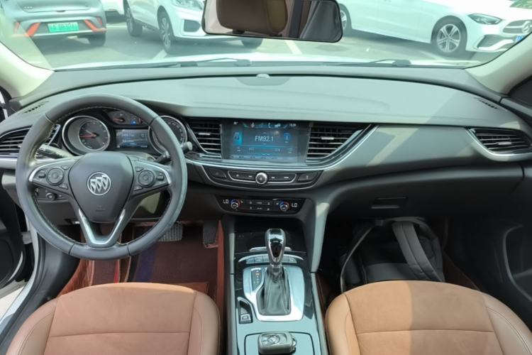 Used Buick Regal 2019 20T Elite Version China VI Standard Center Console