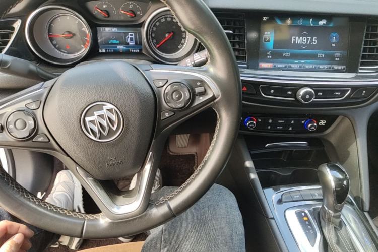 Used Buick Regal 2019 20T Elite Version China VI Standard Center Console