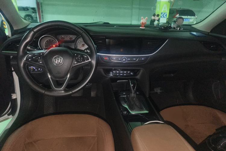 Used Buick Regal 2019 20T Elite Version China VI Standard Center Console