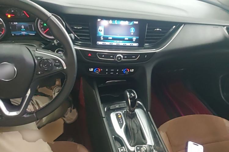Used Buick Regal 2019 20T Elite Version China VI Standard Center Console