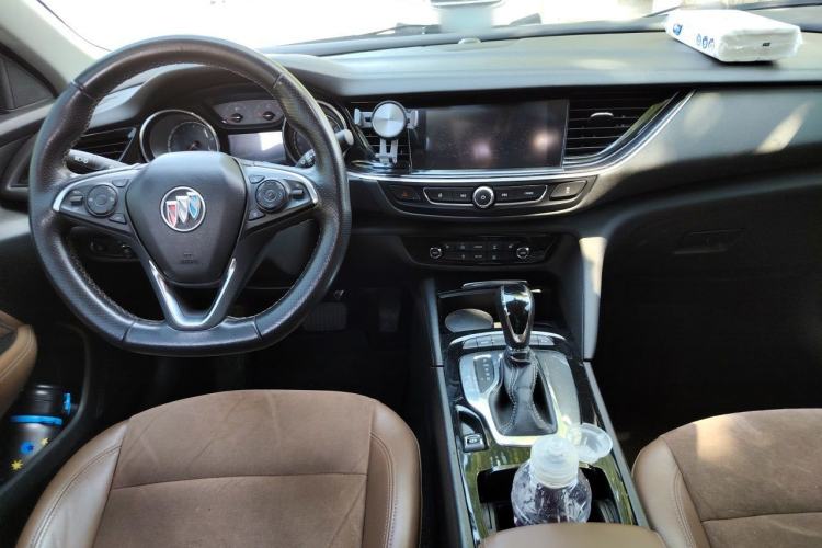 Used Buick Regal 2019 20T Elite Version China VI Standard Center Console