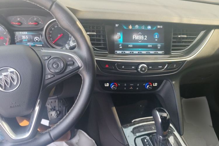 Used Buick Regal 2019 20T Elite Version China VI Standard Center Console
