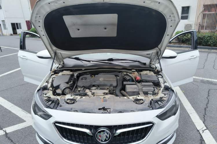 Used Buick Regal 2019 20T Elite Version China VI Standard Engine Bay