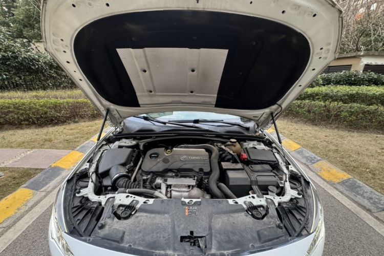 Used Buick Regal 2019 20T Elite Version China VI Standard Engine Bay