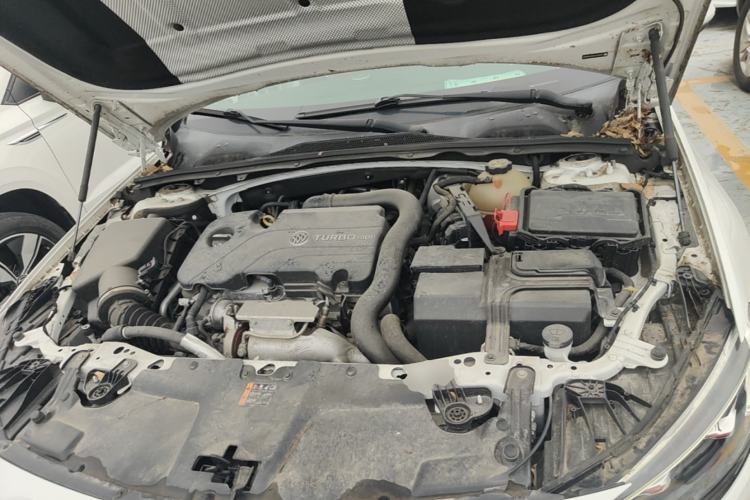 Used Buick Regal 2019 Revised 20T Luxury Version China VI Standard Engine Bay