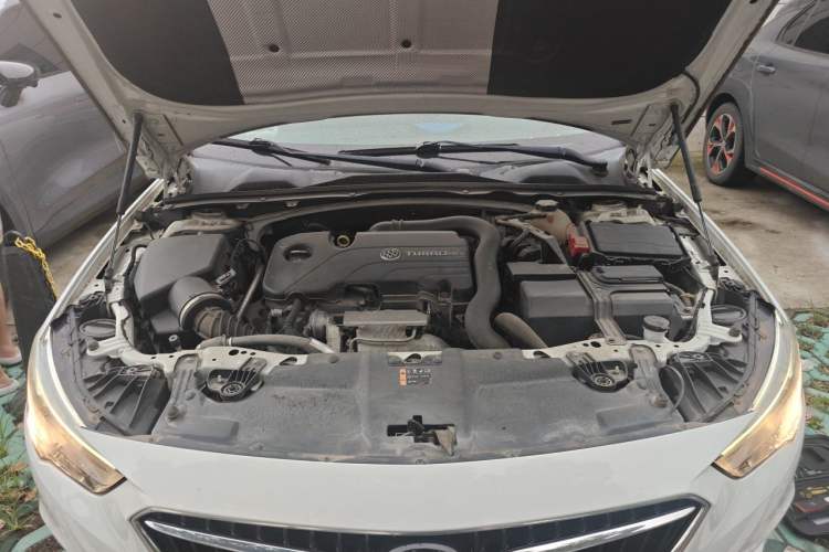 Used Buick Regal 2019 20T Elite Version China VI Standard Engine Bay