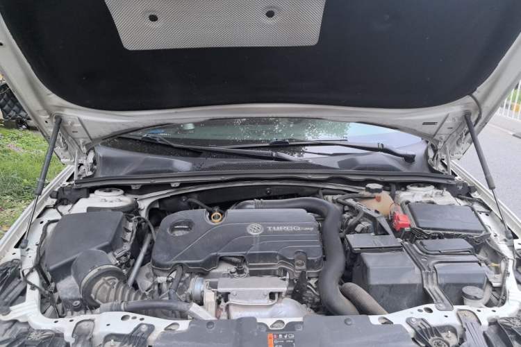 Used Buick Regal 2019 20T Luxury Model China VI Standard Engine Bay