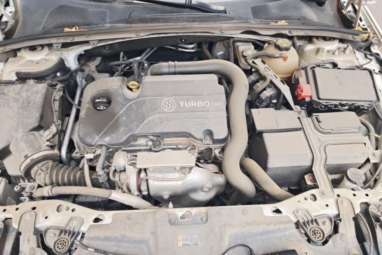 Used Buick Regal 2019 Revised 20T Luxury Version China VI Standard Engine Bay