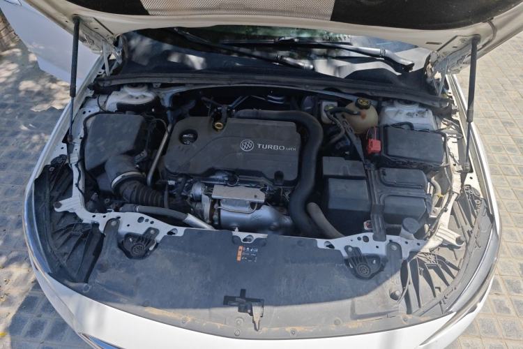 Used Buick Regal 2019 Revised 20T Luxury Version China VI Standard Engine Bay