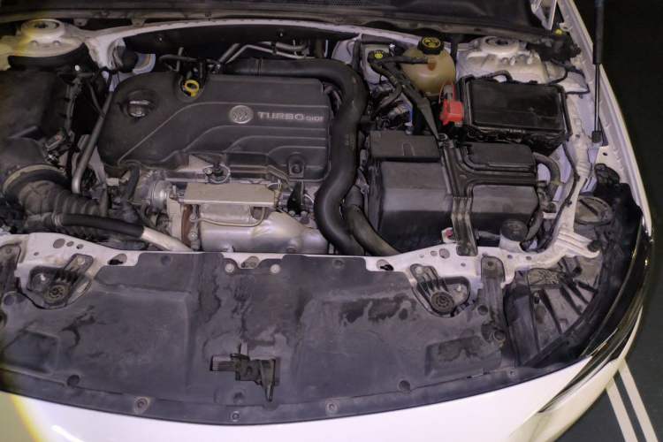 Used Buick Regal 2019 Revised 20T Luxury Version China VI Standard Engine Bay Left