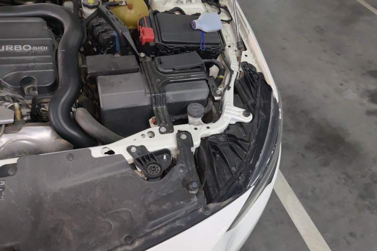 Used Buick Regal 2019 20T Luxury Model China V Standard Engine Bay Left