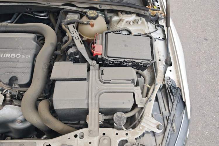 Used Buick Regal 2019 Revised 20T Luxury Version China VI Standard Engine Bay Left