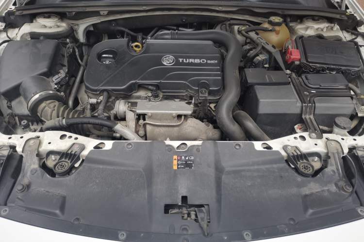 Used Buick Regal 2019 20T Elite Version China VI Standard Engine Bay