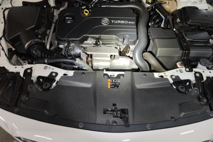 Used Buick Regal 2019 20T Luxury Model China V Standard Engine Bay